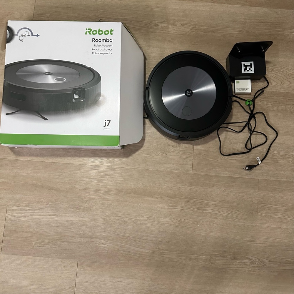 iRobot Roomba j7 Robotic Vacuum Cleaner 7150 WiFi Connected Graphite
